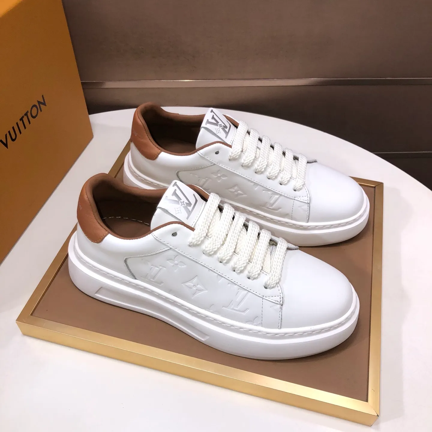 Men's shoes 💰480💰[LOUIS VUITTON] Original order price (water-dyed cowhide lining) new model 🍀LV Louis Vuitton * - top version of LV classic trendy shoes! Made of imported original cowhide, water-dyed cowhide lining, and original wear-resistant rubber outsole! High quality products! Code number 38-45 (45 is custom-made and cannot be returned or exchanged)